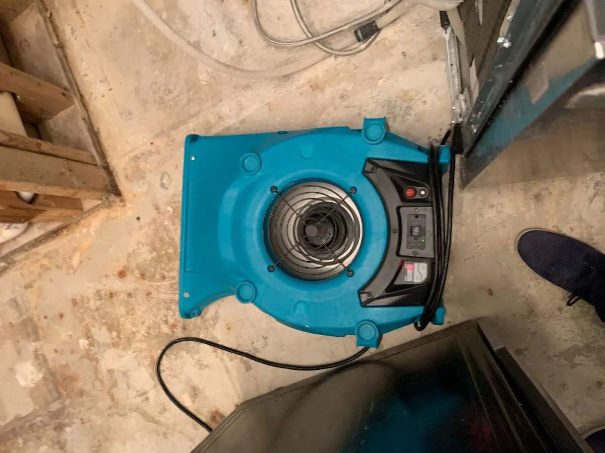 Air mover drying equipment for Mold Remediation & Removal in North Chicago