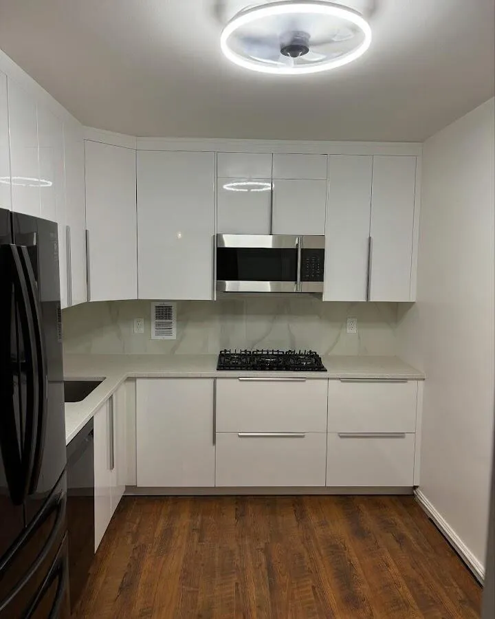Renovated kitchen with quartz countertops in North Chicago